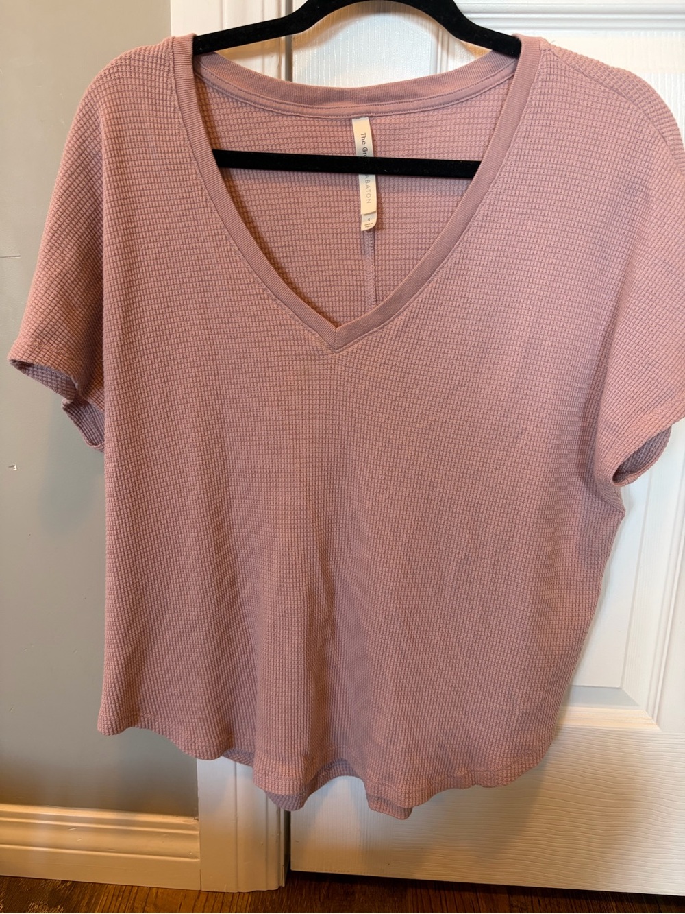 TNA Women's V-Neck Waffle Knit Tee